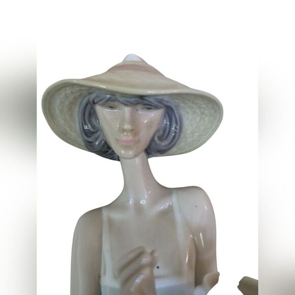 Lladro Tea Time retired - Picture 1 of 6
